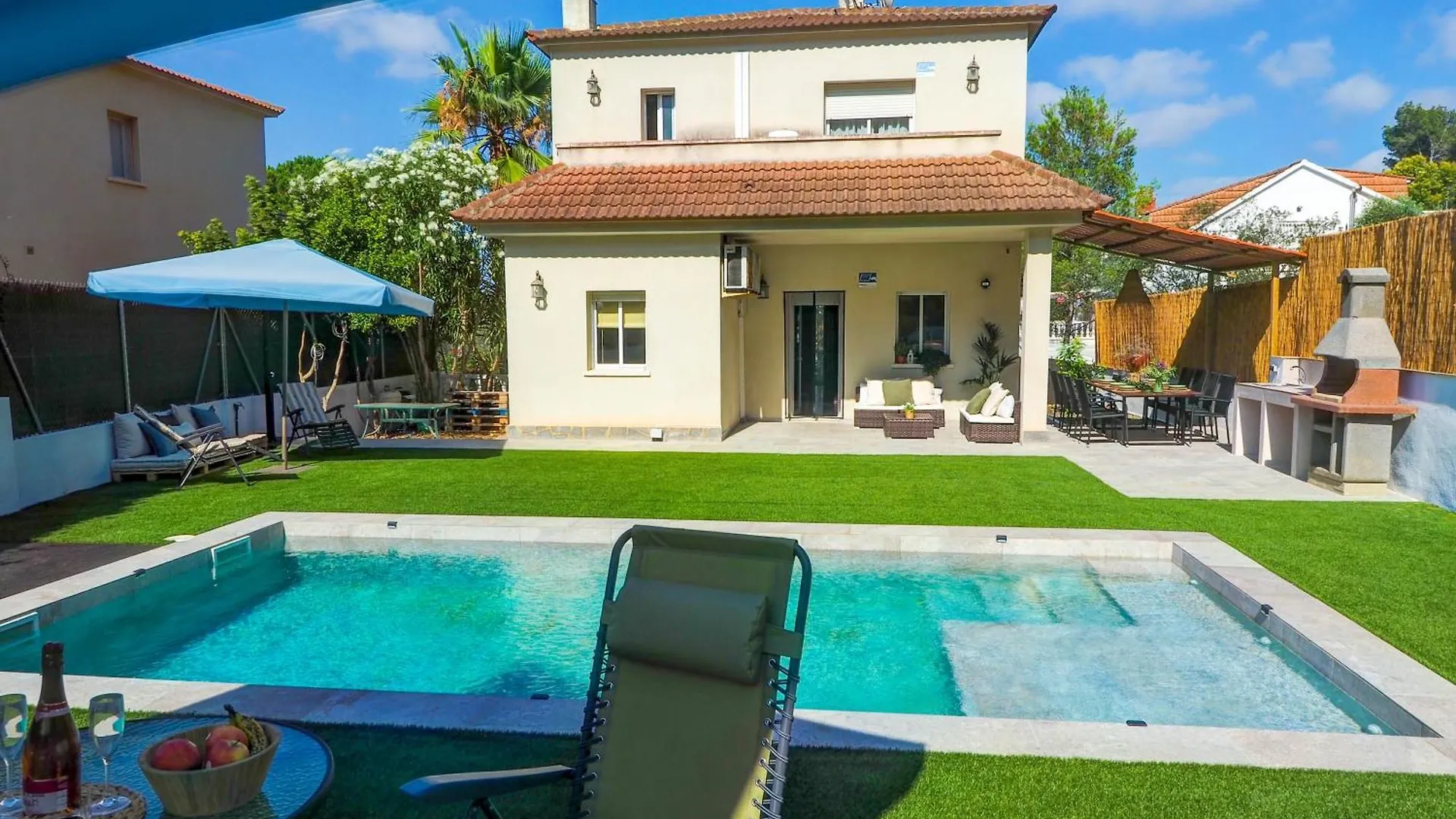 Villa Claudia By Hello Homes Sitges 0*,  Spanyolország